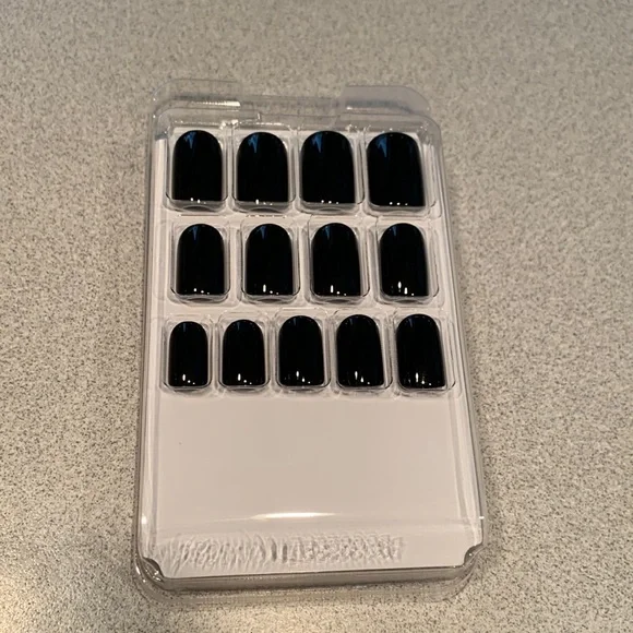 KISS Gel Fantasy Ready to Wear Short Nails - Picture 2 of 2